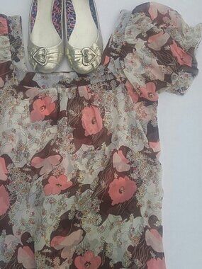 6 Degrees SZ M Floral Pullover Polyester Top with Short Puffy Sleeves